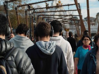 Proiektuan parte hartu zuten ikasle batzuk Donostian barrena ibili ziren, Palestinako soinu-mapa interaktiboa kasko batzuekin esperimentatzen zuten bitartean.