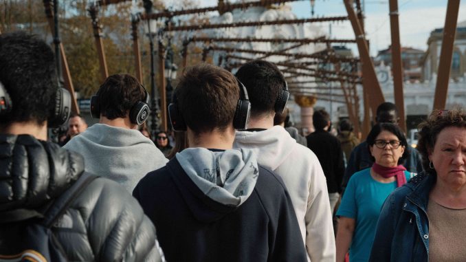 Proiektuan parte hartu zuten ikasle batzuk Donostian barrena ibili ziren, Palestinako soinu-mapa interaktiboa kasko batzuekin esperimentatzen zuten bitartean.